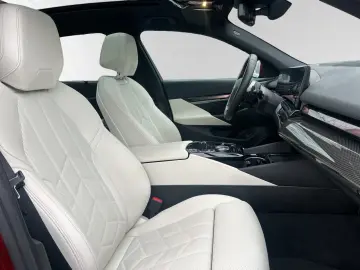 BMW 550e xDrive M Sport AHK Pano Head-Up