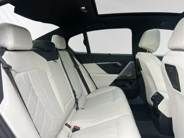 BMW 550e xDrive M Sport AHK Pano Head-Up