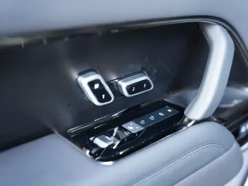 LAND ROVER Range Rover 4.4 P615 SV Bespoke Interior