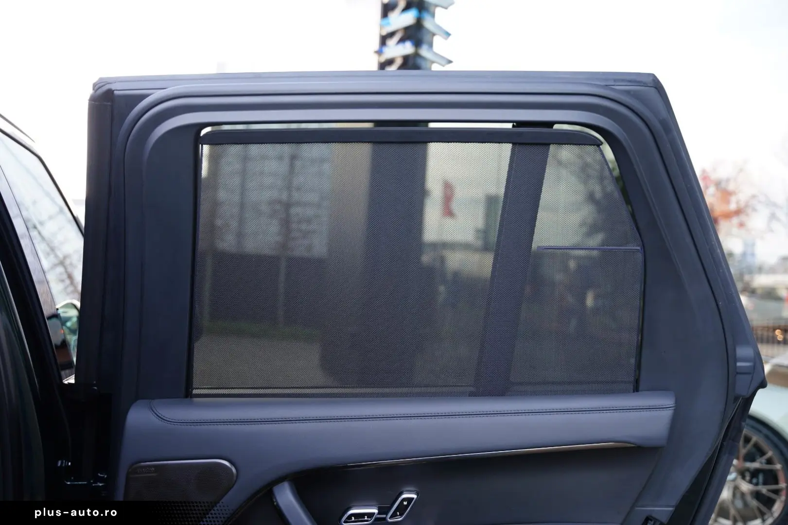 LAND ROVER Range Rover 4.4 P615 SV Bespoke Interior