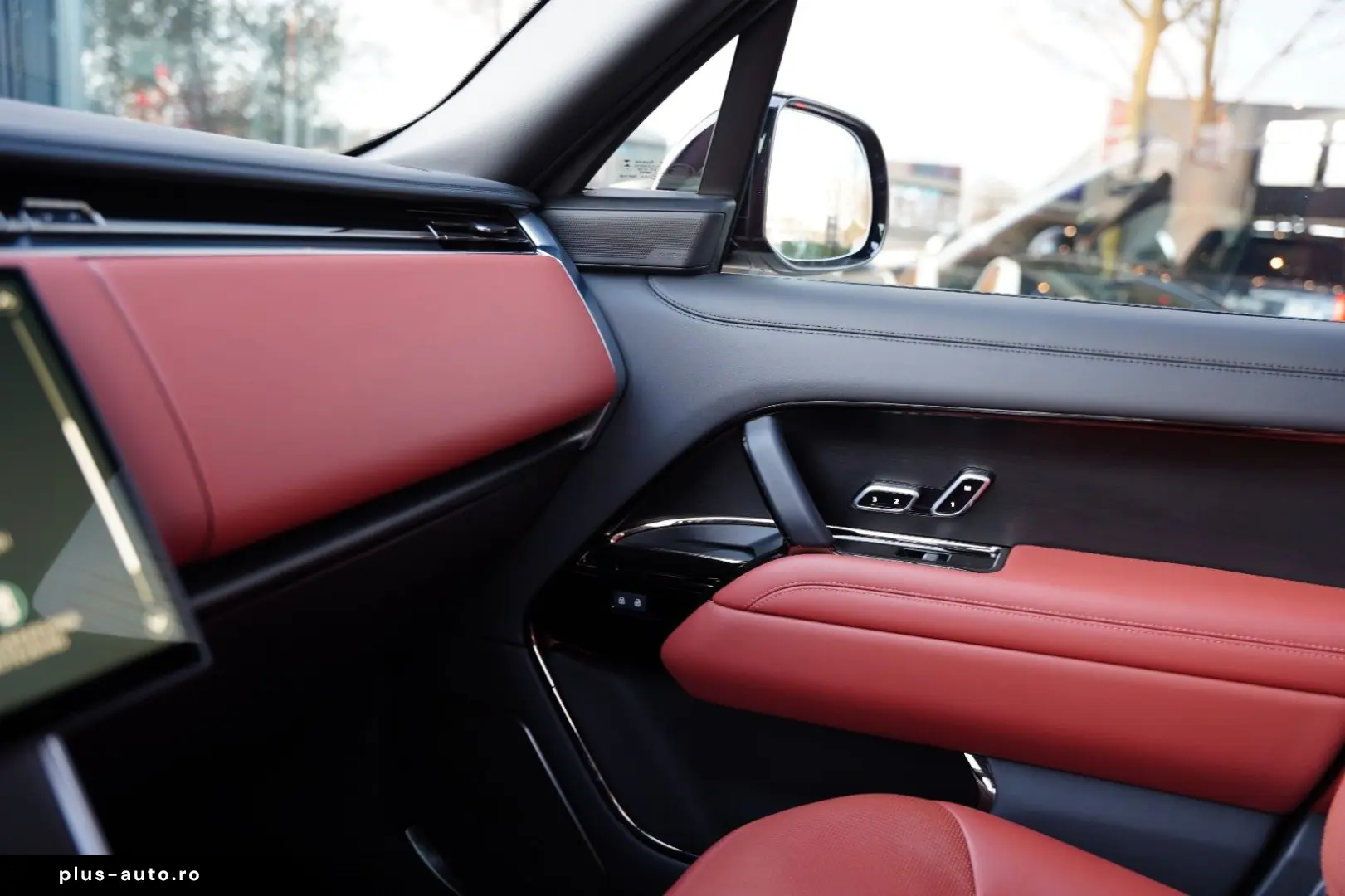 LAND ROVER Range Rover 4.4 P615 SV Bespoke Interior