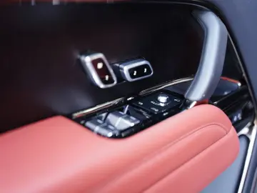 LAND ROVER Range Rover 4.4 P615 SV Bespoke Interior