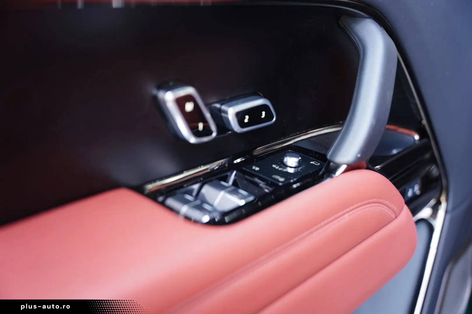 LAND ROVER Range Rover 4.4 P615 SV Bespoke Interior