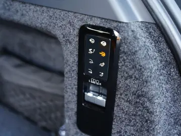 LAND ROVER Range Rover 4.4 P615 SV Bespoke Interior