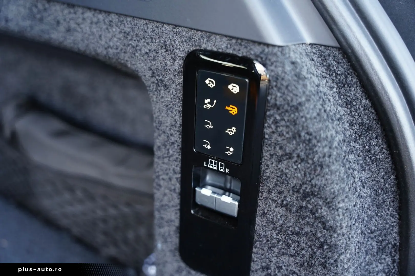 LAND ROVER Range Rover 4.4 P615 SV Bespoke Interior