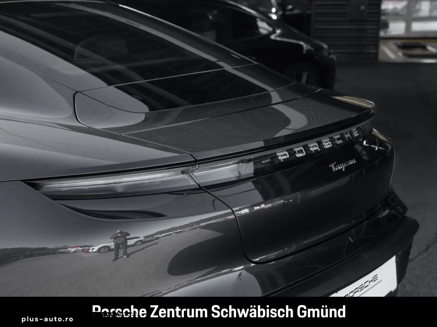 PORSCHE Taycan Surround-View Luftfederung Panoramadach