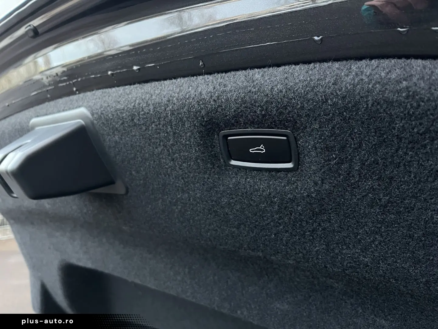 PORSCHE Taycan Servo  Privacy Head-Up PDLS