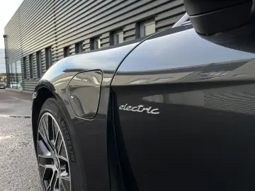 PORSCHE Taycan Servo  Privacy Head-Up PDLS