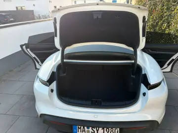 PORSCHE Taycan Plus Batterie  Garantie  09.2026