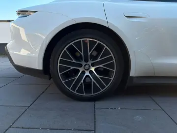 PORSCHE Taycan Plus Batterie  Garantie  09.2026