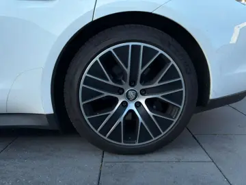 PORSCHE Taycan Plus Batterie  Garantie  09.2026