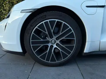 PORSCHE Taycan Plus Batterie  Garantie  09.2026