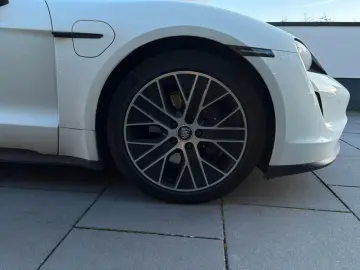 PORSCHE Taycan Plus Batterie  Garantie  09.2026