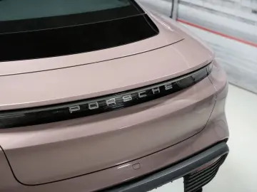 PORSCHE Taycan 4S InnoDrive Surround View Beifahrerdispl