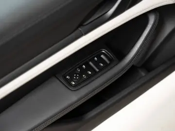 PORSCHE Taycan 4S InnoDrive Surround View Beifahrerdispl