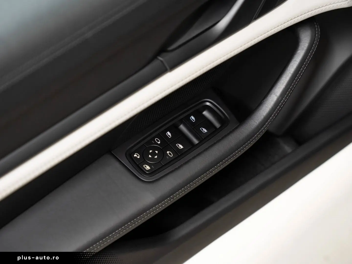 PORSCHE Taycan 4S InnoDrive Surround View Beifahrerdispl