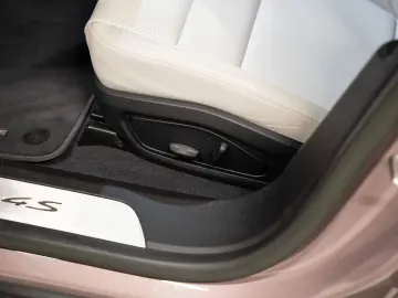 PORSCHE Taycan 4S InnoDrive Surround View Beifahrerdispl