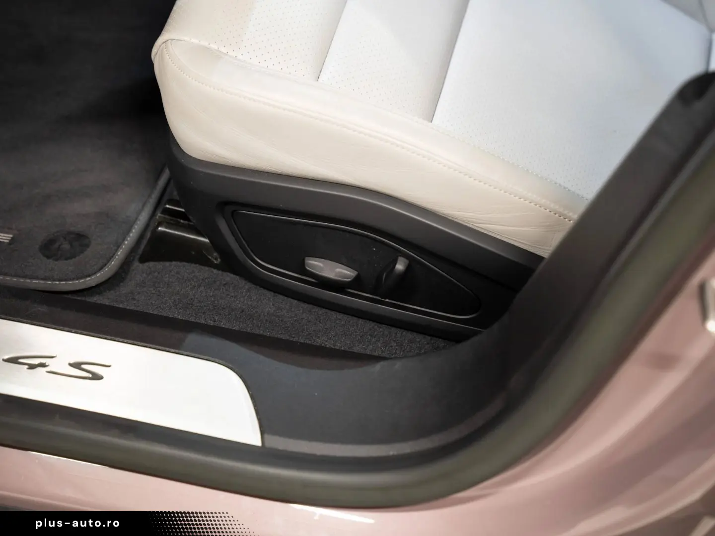 PORSCHE Taycan 4S InnoDrive Surround View Beifahrerdispl