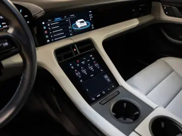 PORSCHE Taycan 4S InnoDrive Surround View Beifahrerdispl