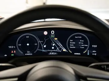 PORSCHE Taycan 4S InnoDrive Surround View Beifahrerdispl