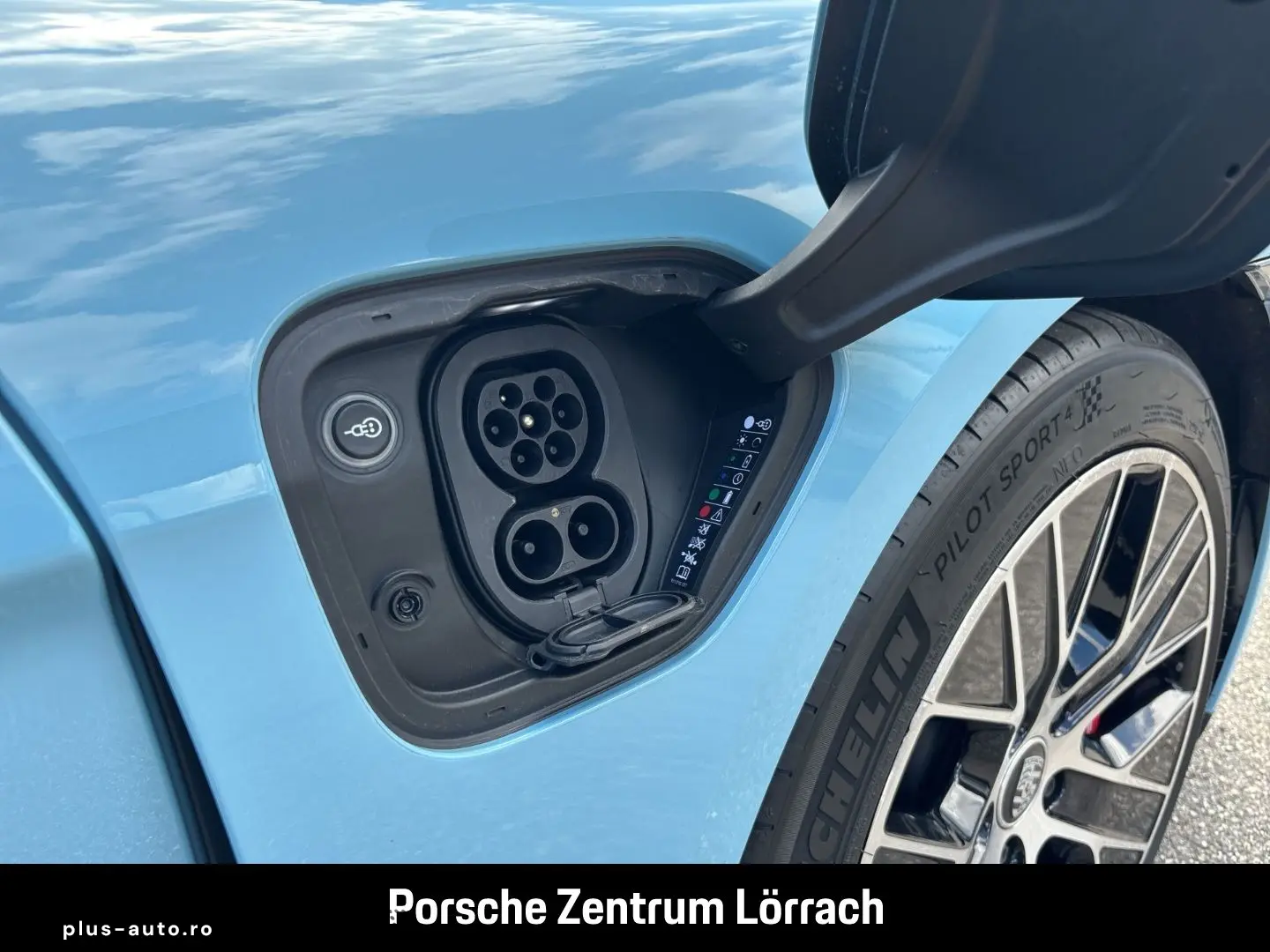 PORSCHE Taycan 4S Frozenblue BOSE Rückfahrkamera LED