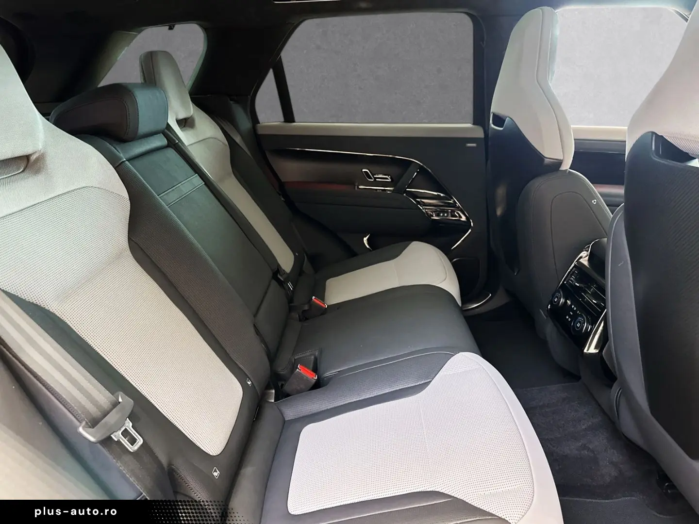 LAND ROVER Range Rover Sport P635 SV Carbon Bronze Limited