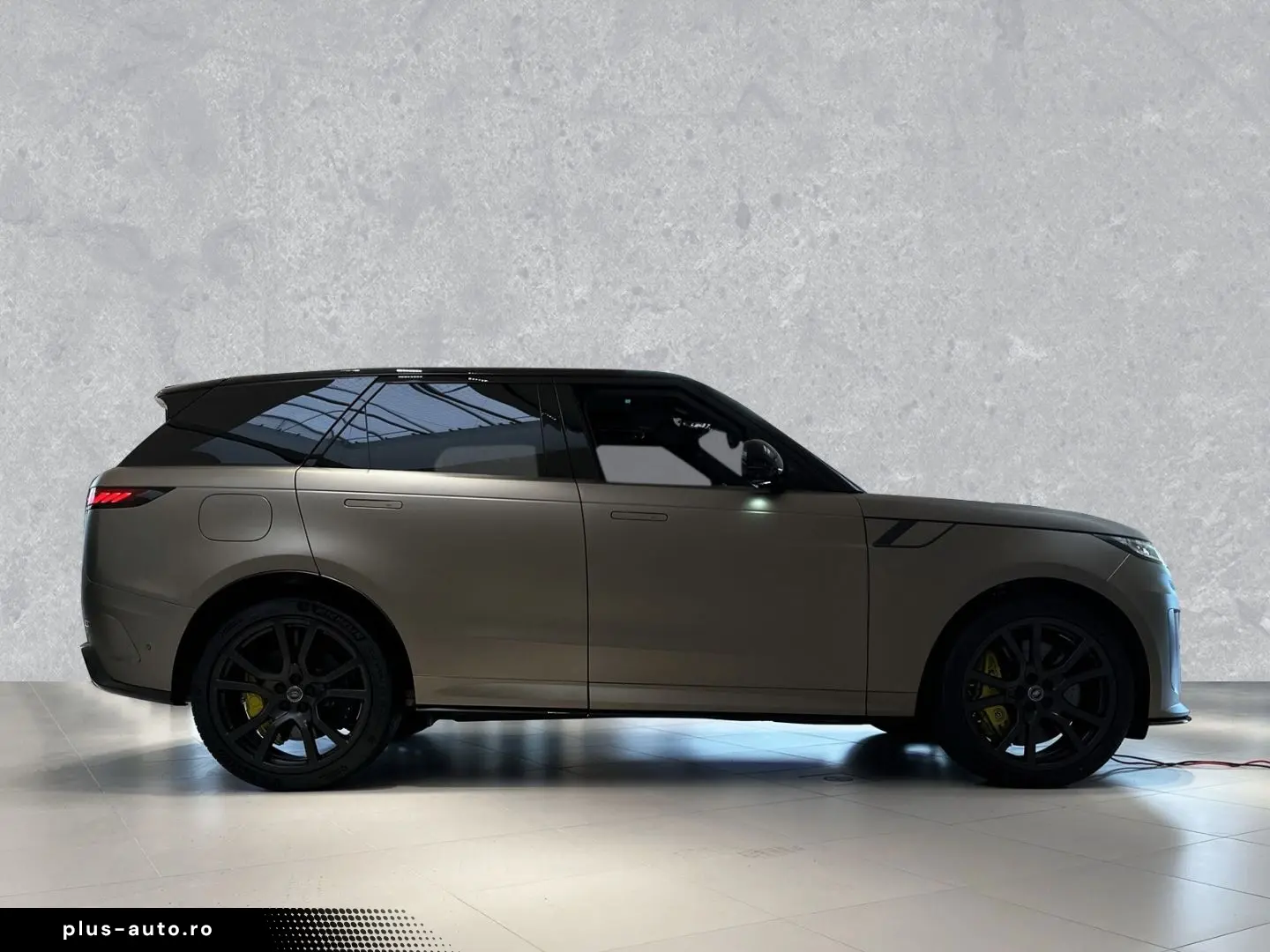 LAND ROVER Range Rover Sport P635 SV Carbon Bronze Limited