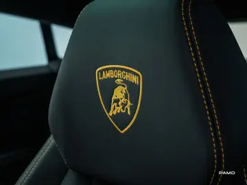 LAMBORGHINI Lamborghini Urus   B&O  PARK  Off  Carbon