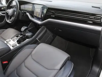 VW Touareg 3.0 TDI R-Line 4Mo AHK RFK Luftfederung