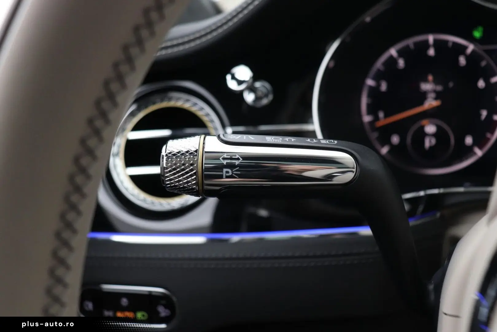 BENTLEY Continental GT 4.0 V8 Azure   Rotating Display