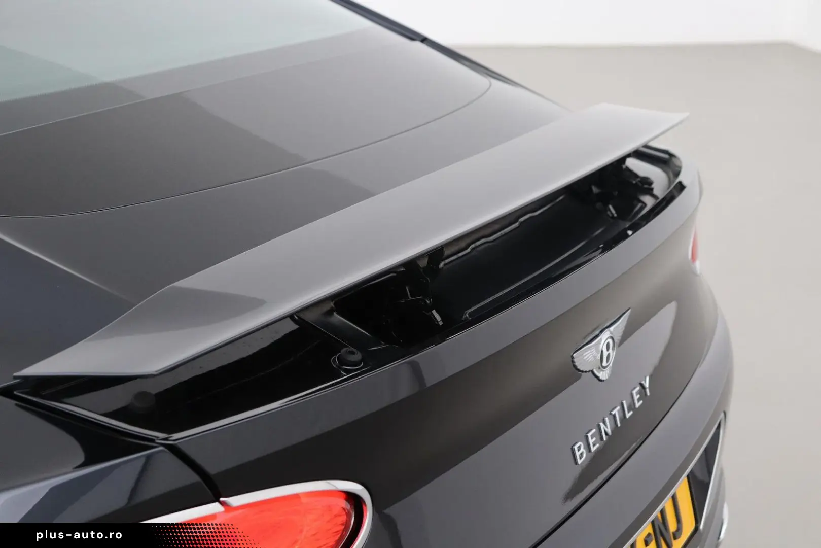 BENTLEY Continental GT 4.0 V8 Azure   Rotating Display