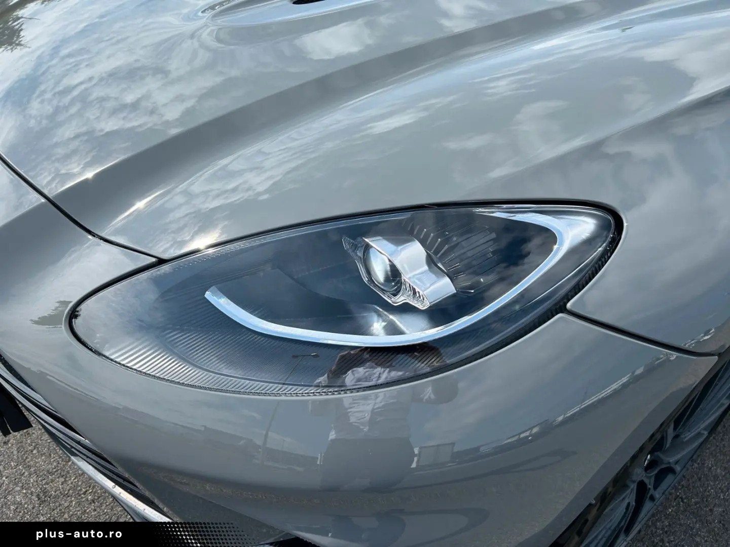 ASTON MARTIN DBX 707