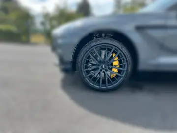 ASTON MARTIN DBX 707