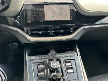 ASTON MARTIN DBX 707