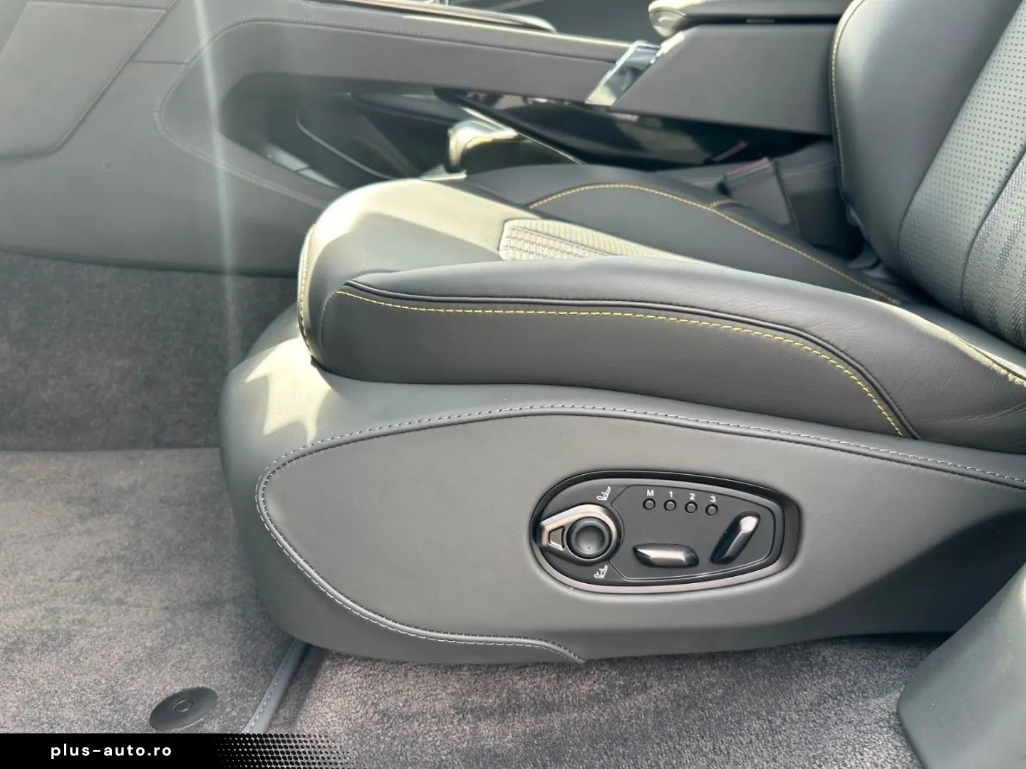 ASTON MARTIN DBX 707