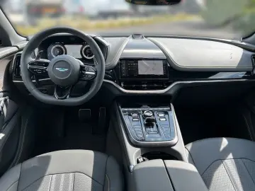 ASTON MARTIN DBX 707