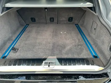 ASTON MARTIN DBX 707