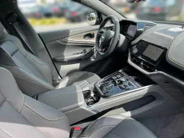 ASTON MARTIN DBX 707