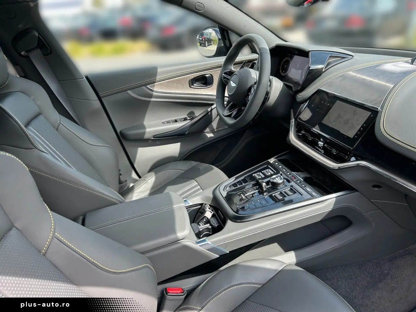 ASTON MARTIN DBX 707