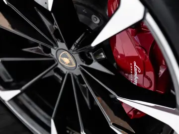 LAMBORGHINI Urus S   Carbon Interior   Night Vision