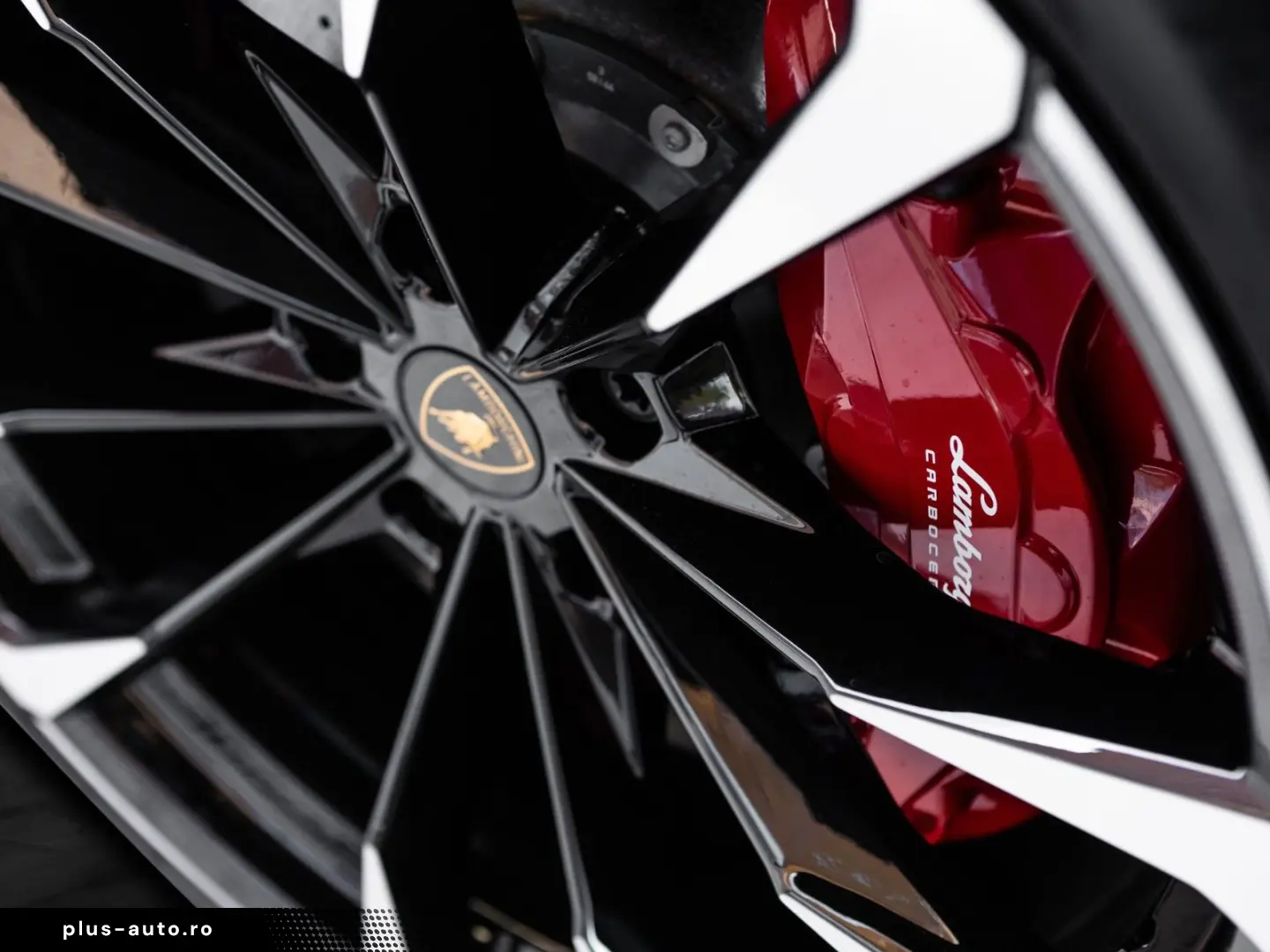 LAMBORGHINI Urus S   Carbon Interior   Night Vision