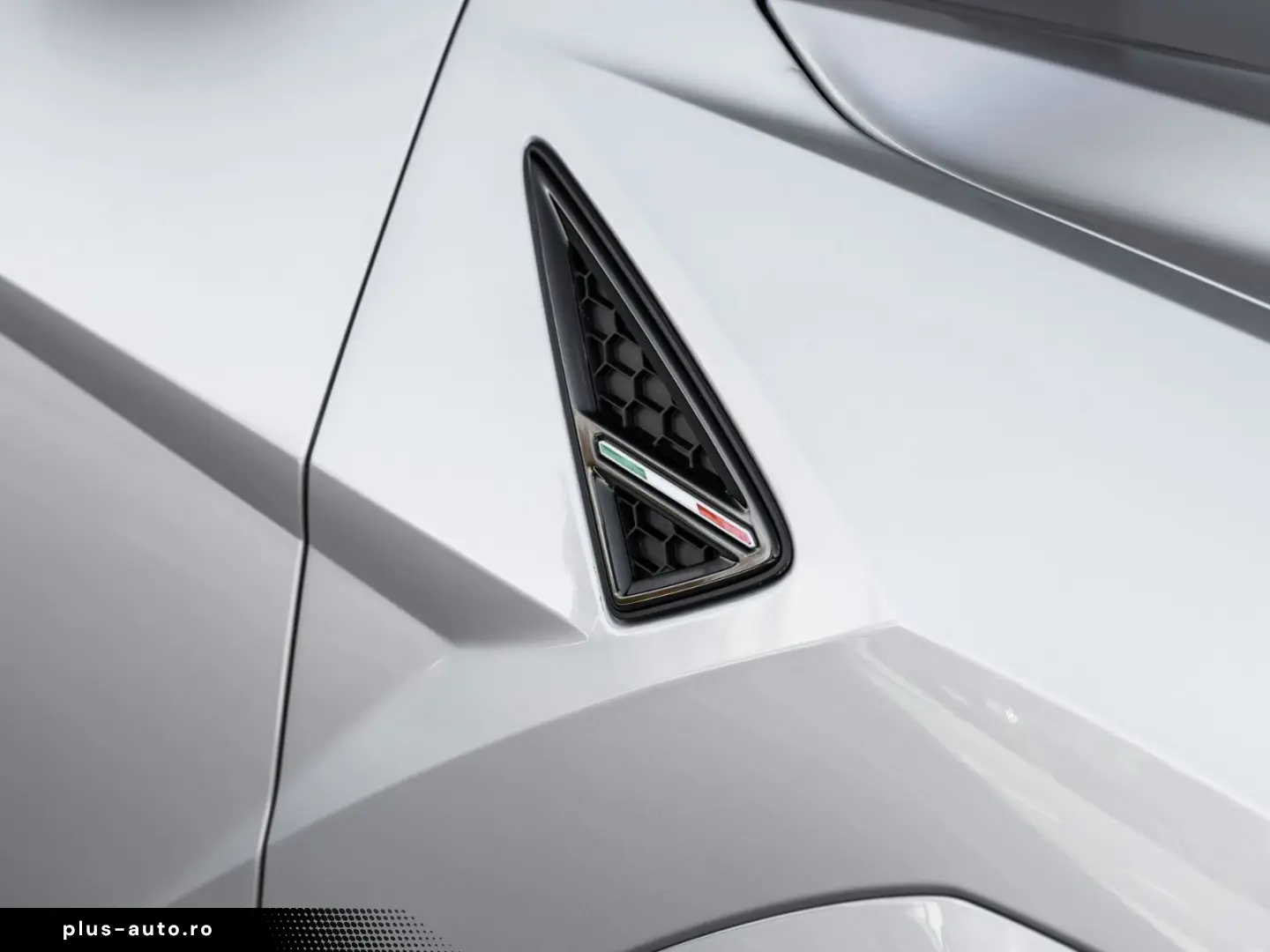 LAMBORGHINI Urus S   Carbon Interior   Night Vision