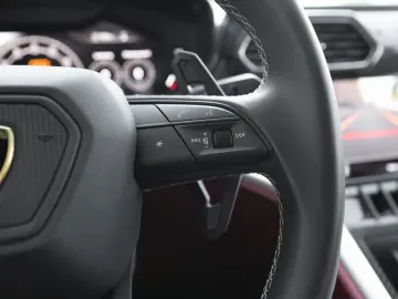 LAMBORGHINI Urus S   Carbon Interior   Night Vision
