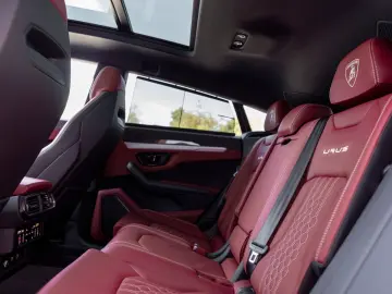 LAMBORGHINI Urus S   Carbon Interior   Night Vision