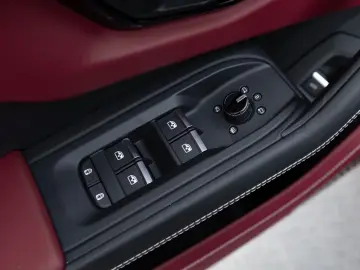 LAMBORGHINI Urus S   Carbon Interior   Night Vision