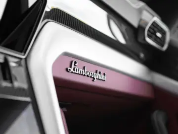 LAMBORGHINI Urus S   Carbon Interior   Night Vision