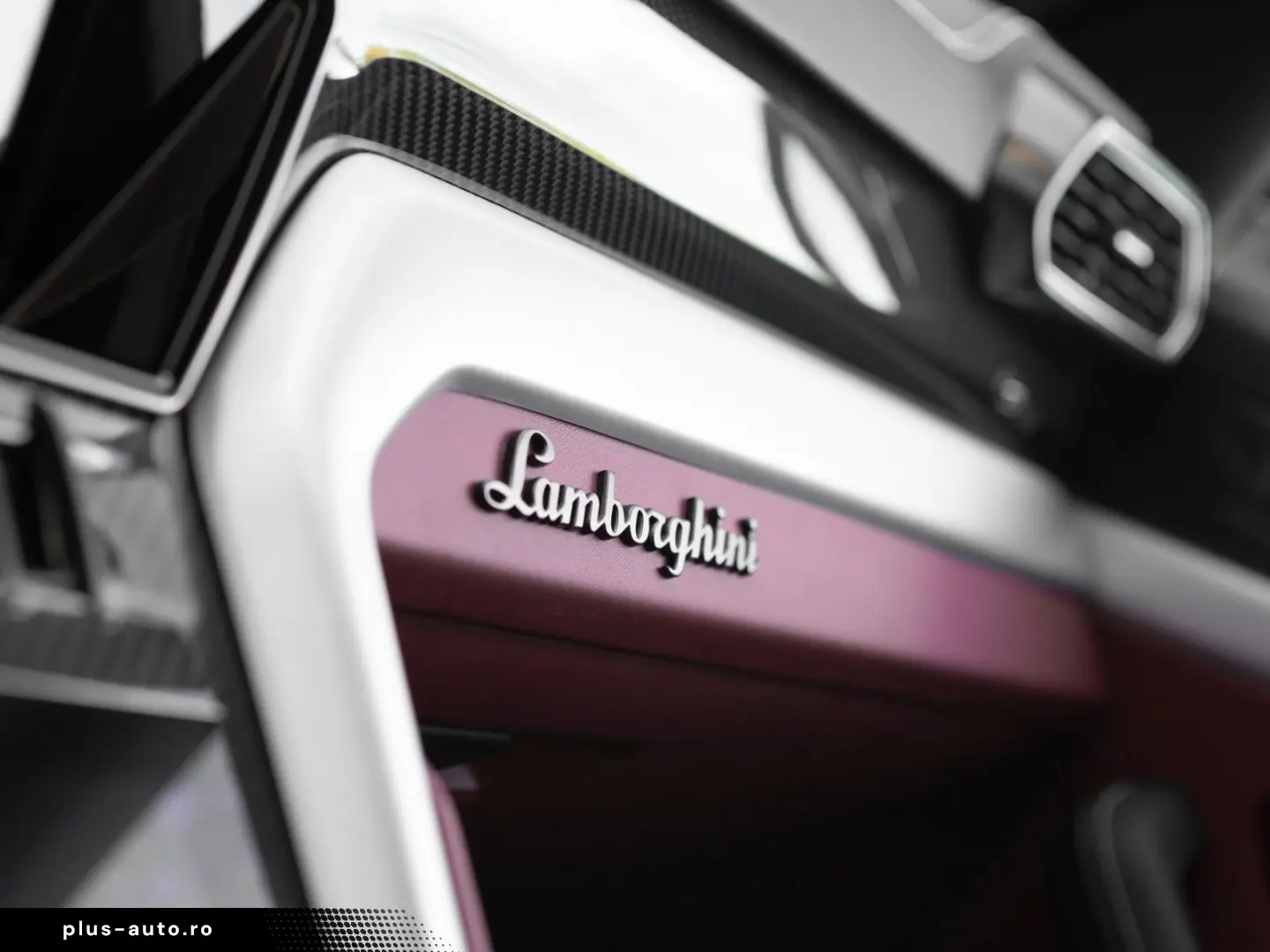 LAMBORGHINI Urus S   Carbon Interior   Night Vision