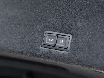 LAMBORGHINI Urus S   Carbon Interior   Night Vision