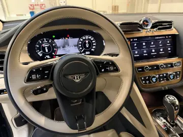 BENTLEY Bentayga 4.0 V8 EWB Azure 4WD Autom.