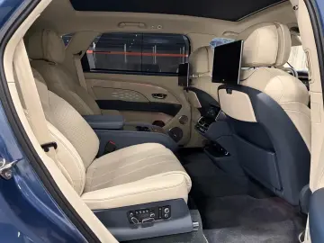 BENTLEY Bentayga 4.0 V8 EWB Azure 4WD Autom.